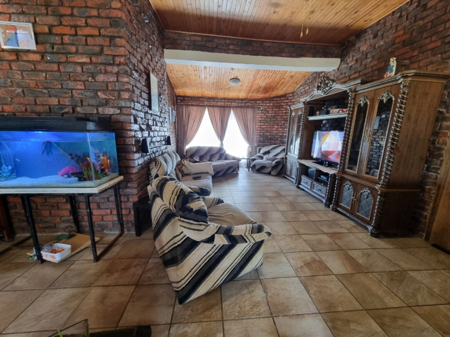 5 Bedroom Property for Sale in Morelig Free State